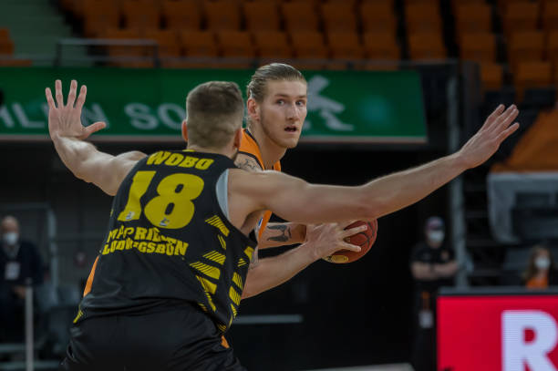 他多次用高 他多次用高